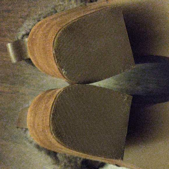 UGG "JAXON " #1095058 Heeled Ankle Boots - Picture 12 of 14